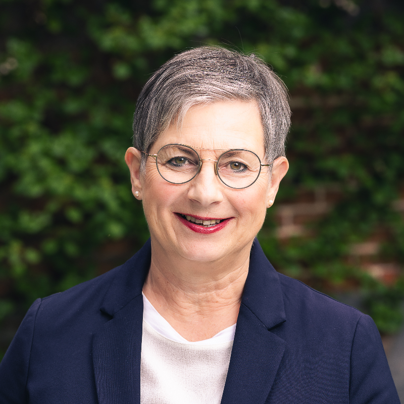  Bettina Hack